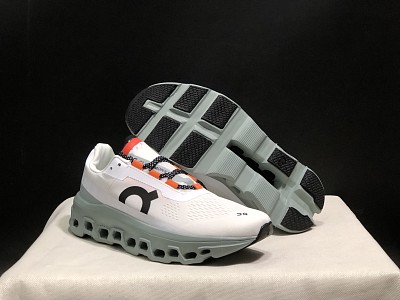 On Cloud Shoes-004